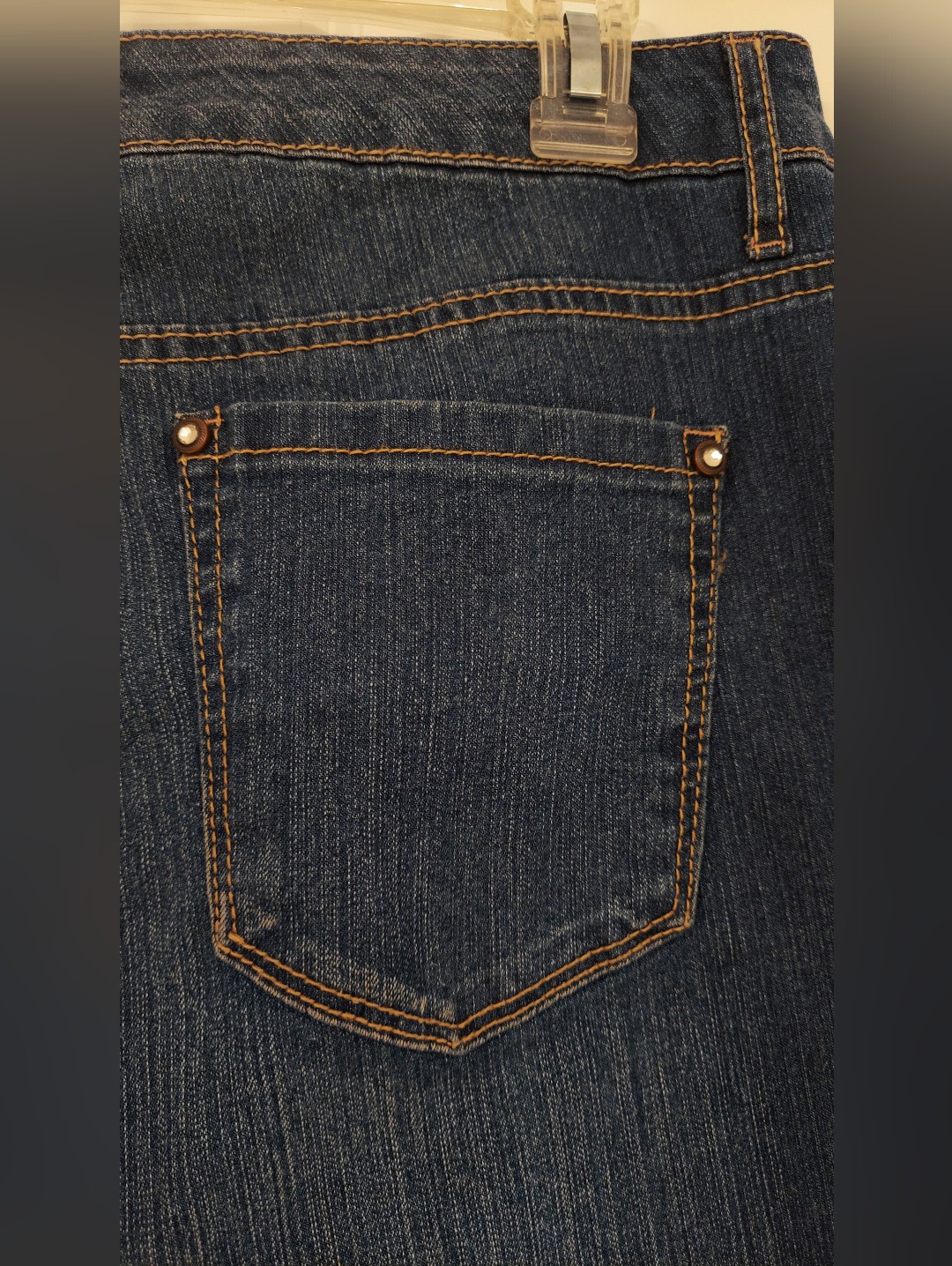 Bandolino | 8p Mandie Dark Wash Denim Cropped/Capri 5-Pocket Jeans. Like New! — image 5 of 6